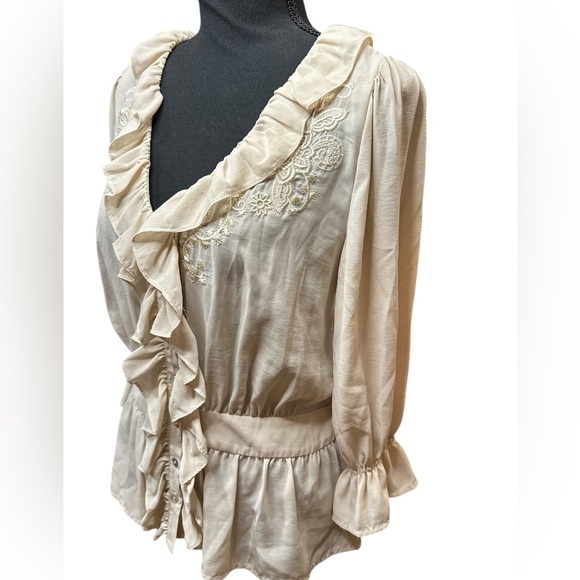 Forever 21 Women’s Cream Renaissance Style Ruffled Neck & Sleeve Blouse Size M - Picture 3 of 7